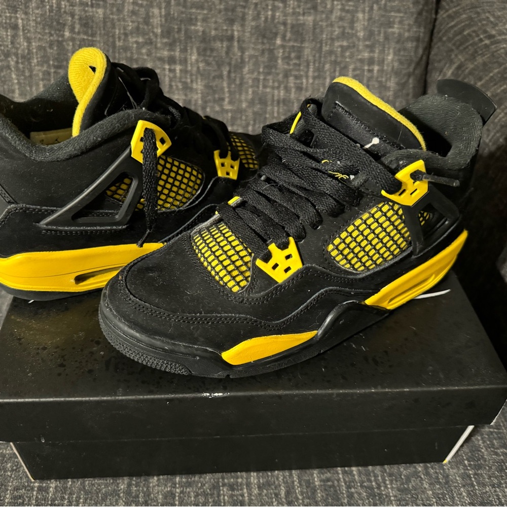 Jordan 4 Thunders